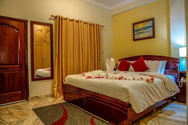 Room 4 of 25