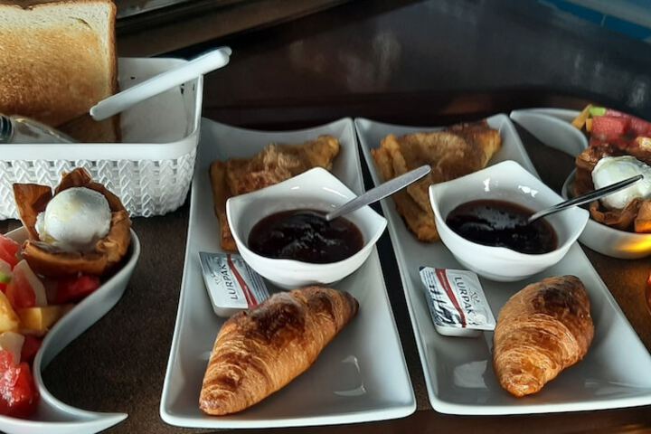 Breakfast/Coffee Service 11 of 14