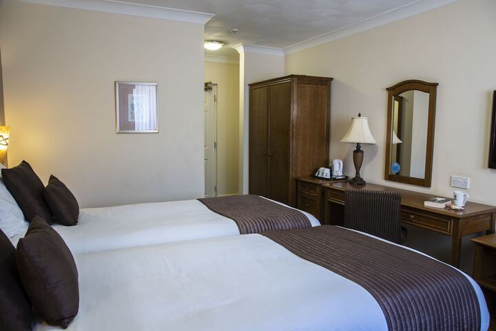 Room 9 of 76