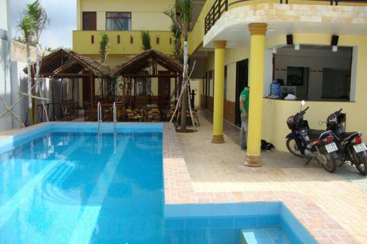 Hotel Pool