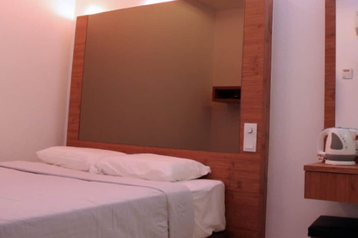 Room 14 of 32