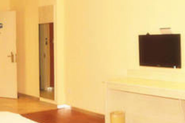 Room 19 of 34
