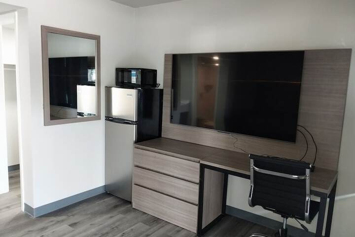 Room 2 of 8