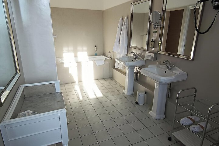 Room 15 of 35