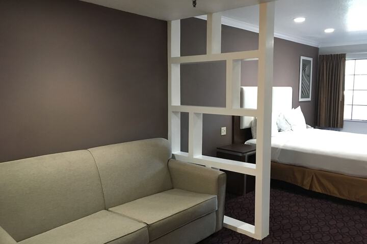Room 6 of 37