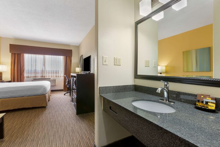 Room 27 of 41