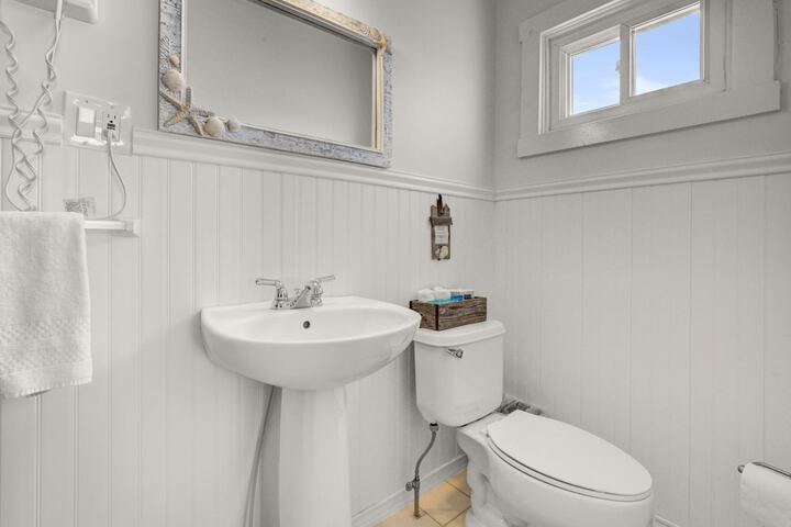 Single Queen Bed ADA Accessible Cottage (26 of 34)