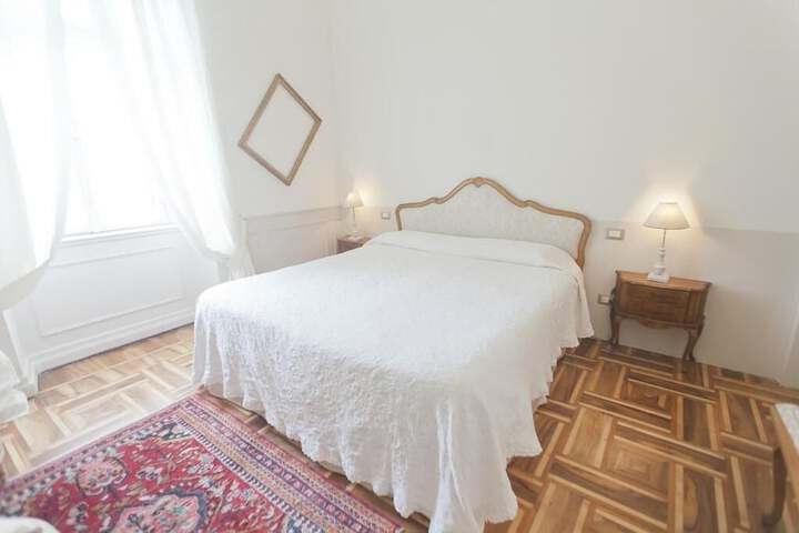 Piazza Venezia Le Camere in Trieste
