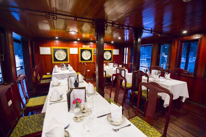 Dining 7 of 20
