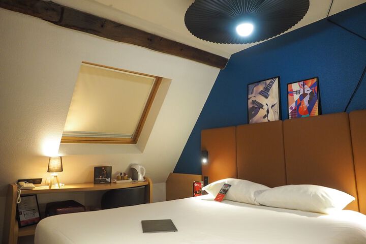 Room 9 of 104