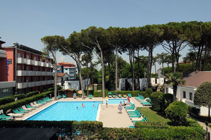 Pools & Facilities