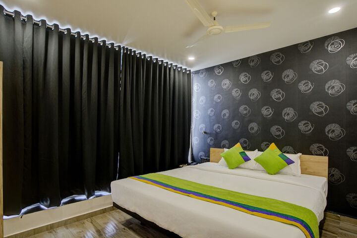 Room 9 of 27