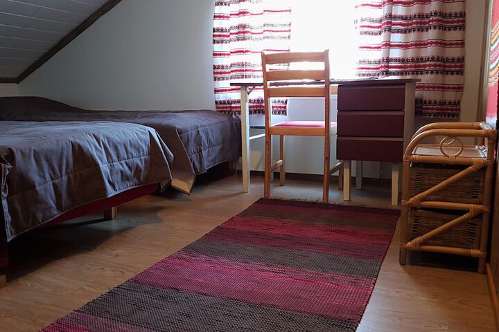 Room 10 of 38