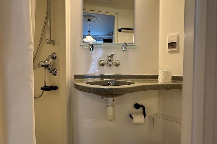 Room 49 of 63