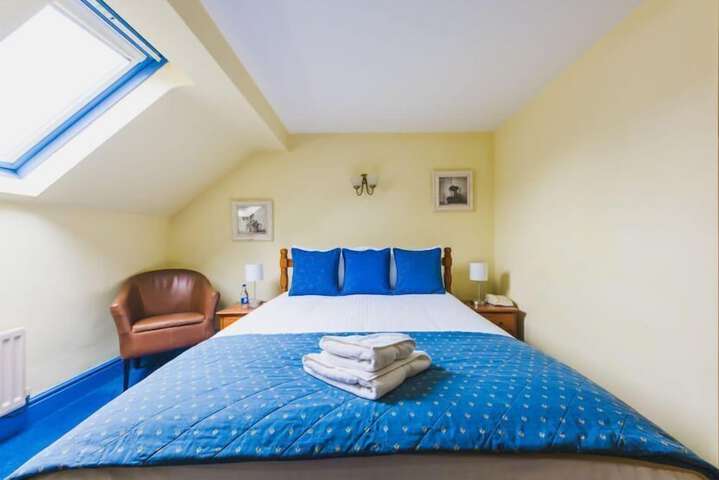 Room 4 of 32