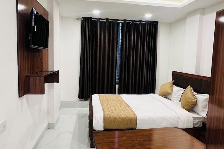 Room 10 of 17