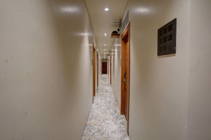 Ballroom/Hall 19 of 21