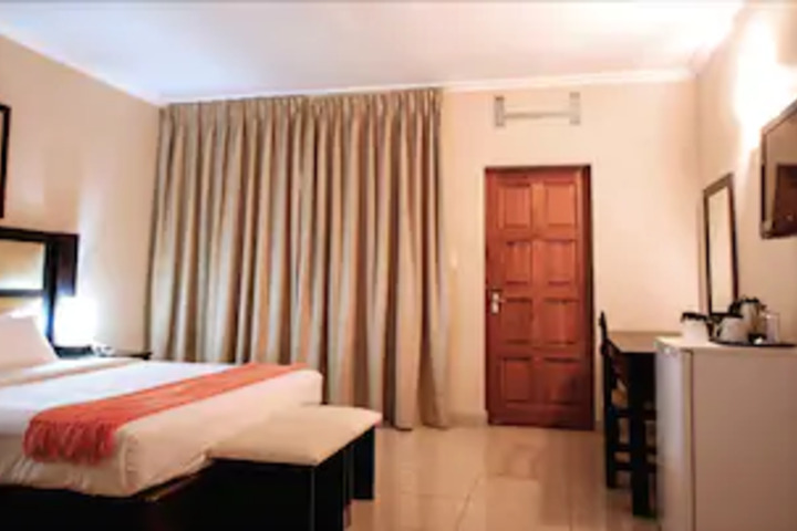 Room 2 of 3