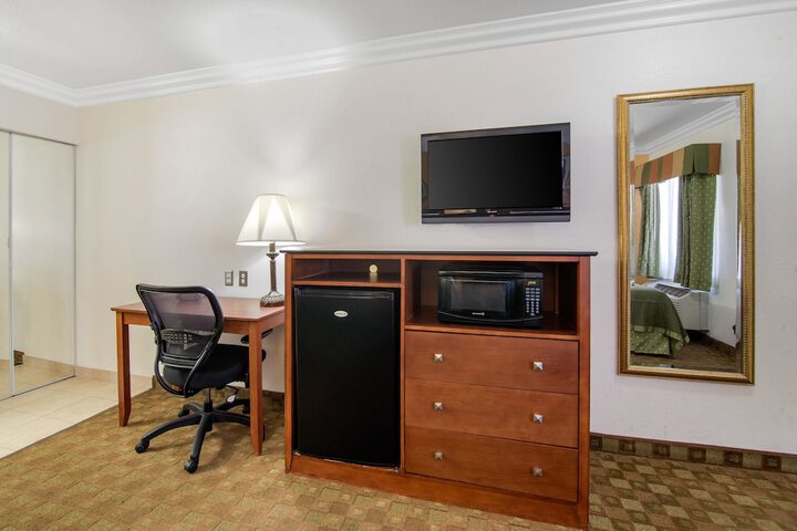 Room 7 of 28
