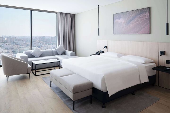Room 21 of 87