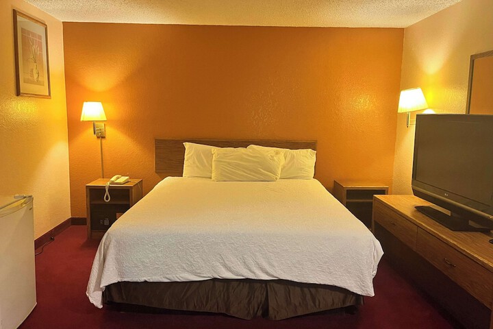 Room 9 of 34