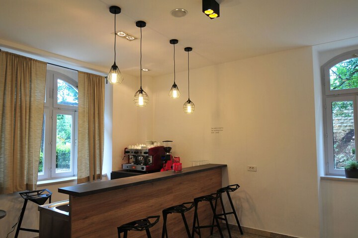 Lounge 16 of 20