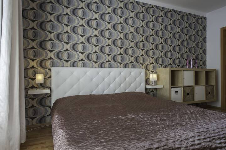 Room 12 of 140