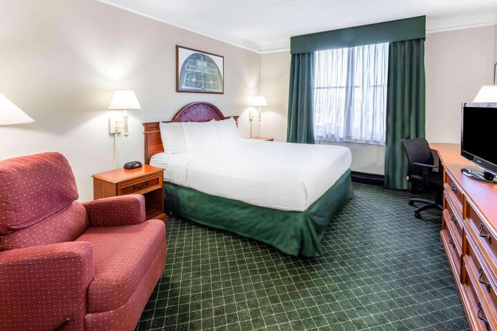 1 King Bed 1 Bedroom Executive Room (15 of 18)