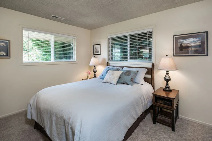 Neah-kah-nie Treasure by Avantstay Secluded in Lush Greenery w / Ocean Views & Hot Tub