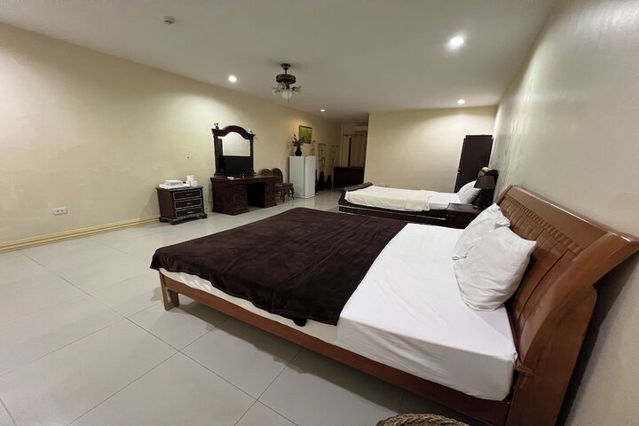 Room 17 of 28