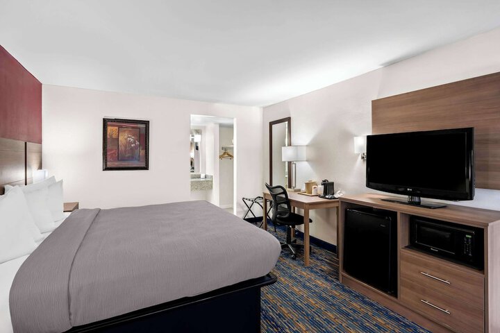 Room 9 of 41