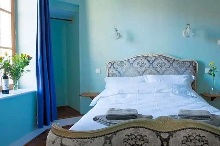 Room 3 of 9