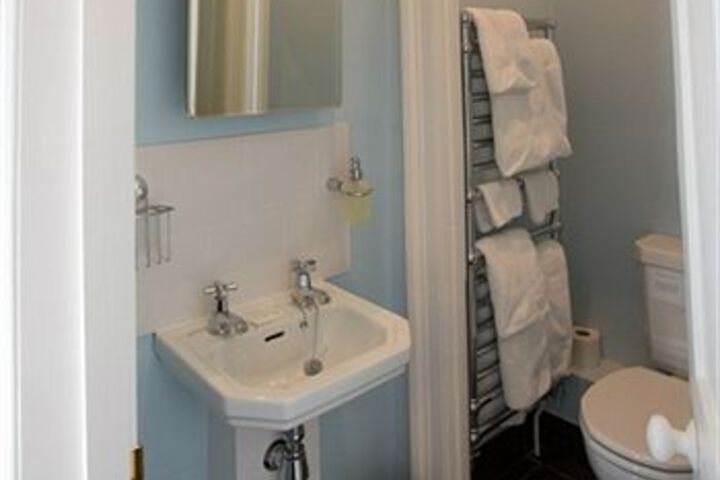 Room 4 of 12