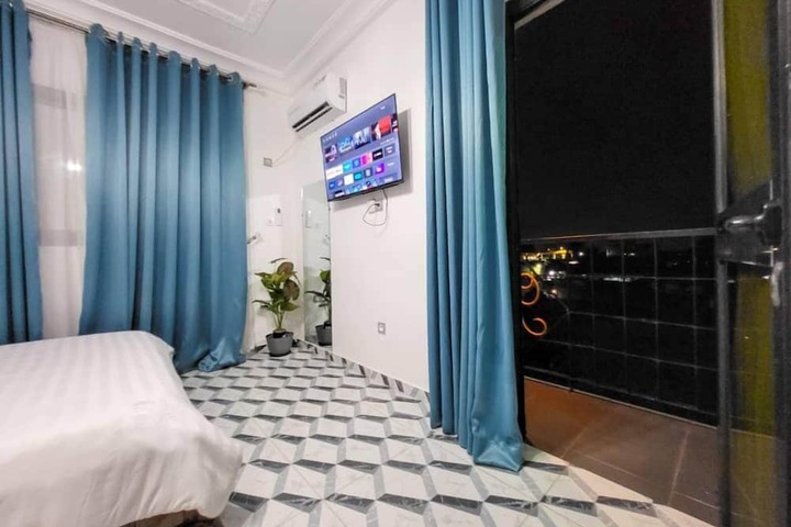 Room 12 of 79
