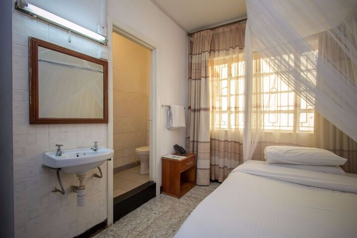 Room 7 of 49