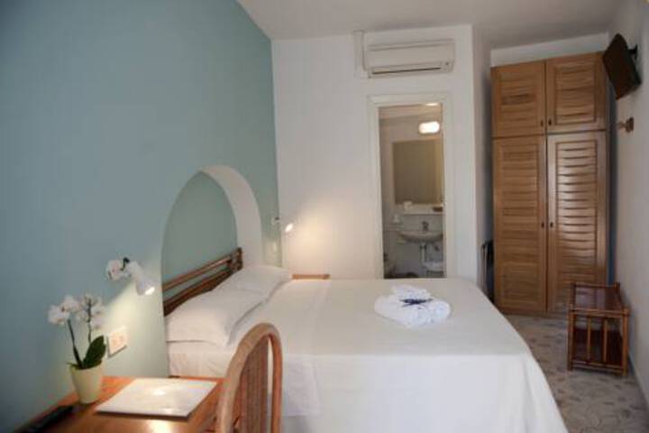 Room 3 of 20