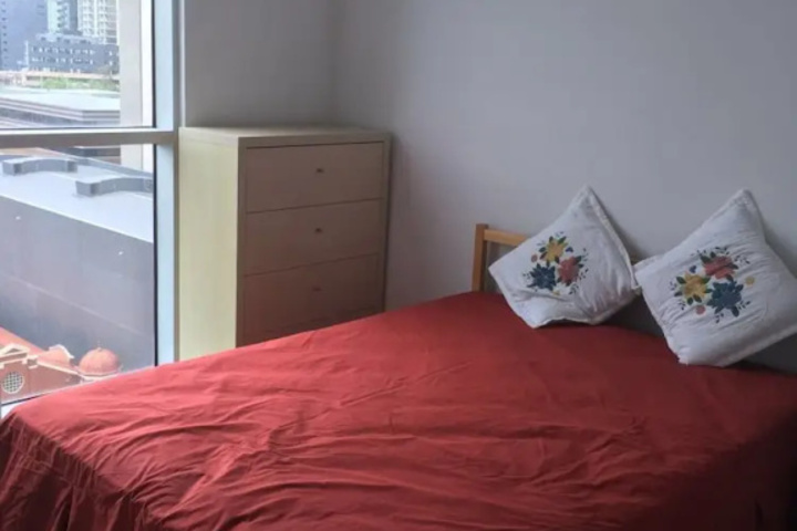 Room 4 of 9