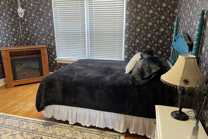 Room 4 of 23
