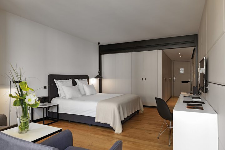 Room 8 of 88