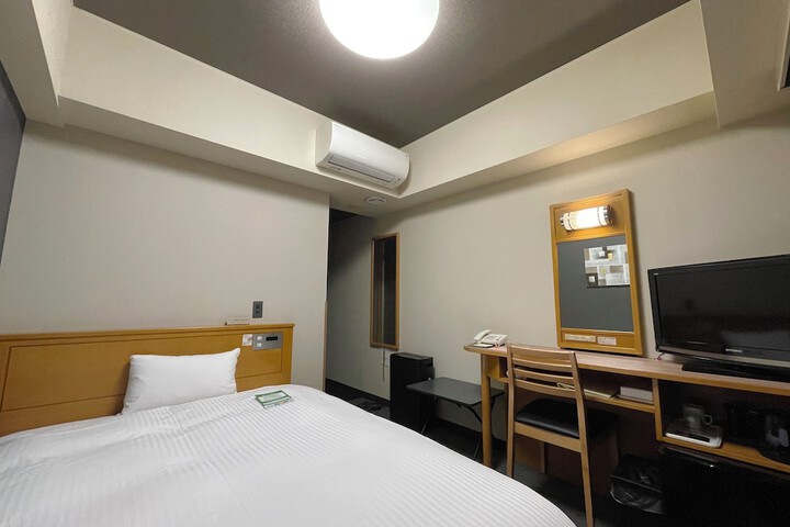 Room 5 of 25