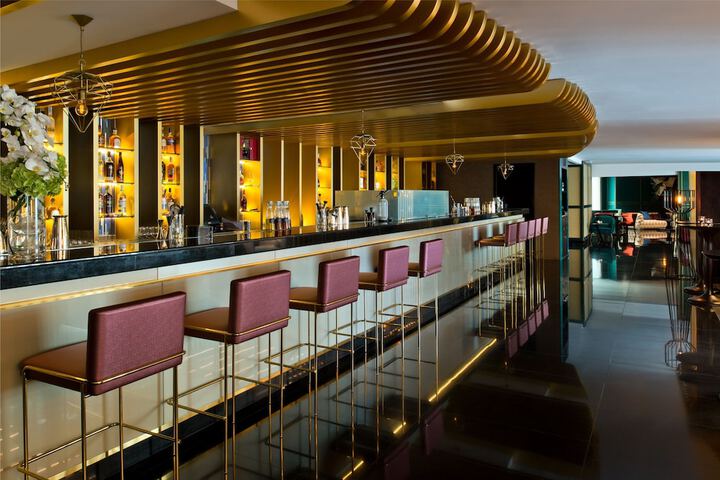 Lounge 225 of 251