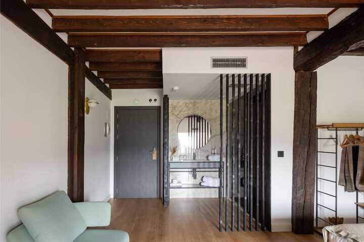 Room 18 of 49