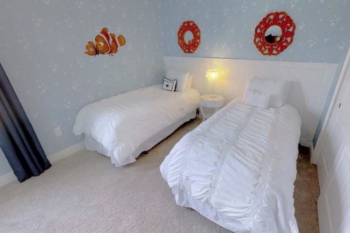 Room 12 of 52