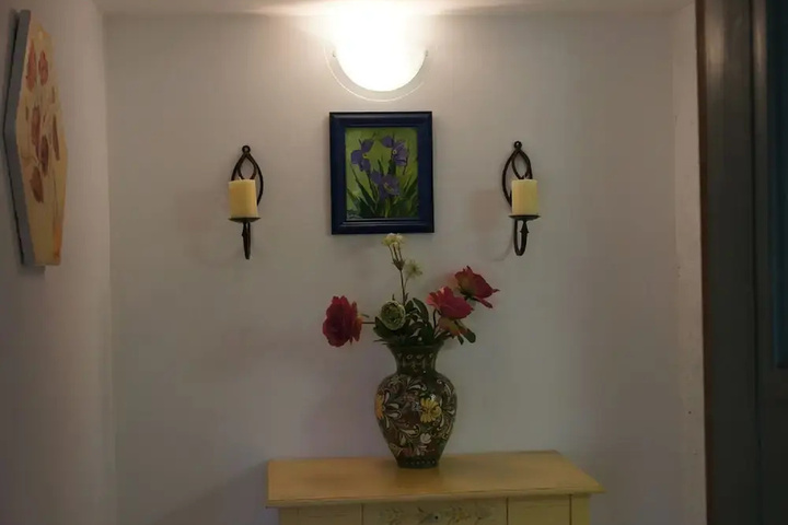 Room 11 of 18