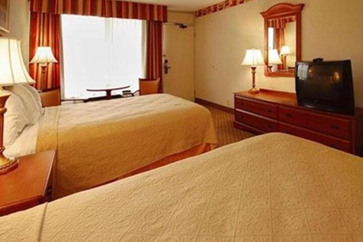 2 Double Beds (7 of 12)