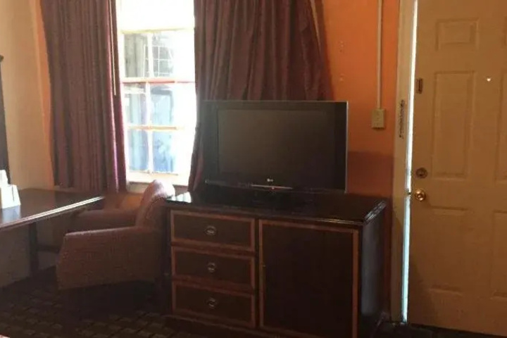 Room 3 of 9