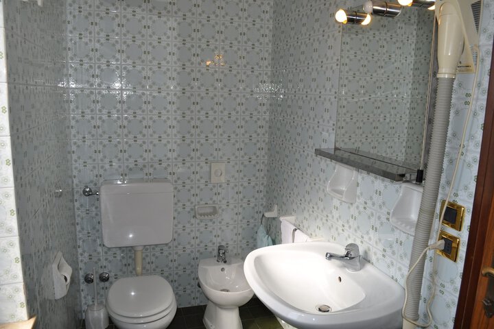 Room 25 of 34
