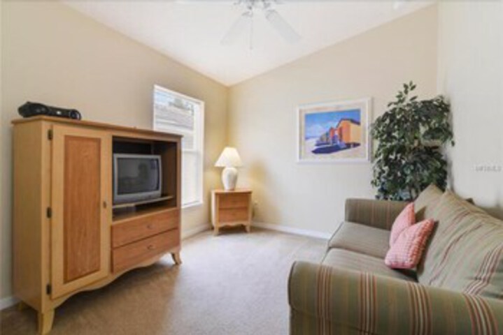 Room 5 of 12