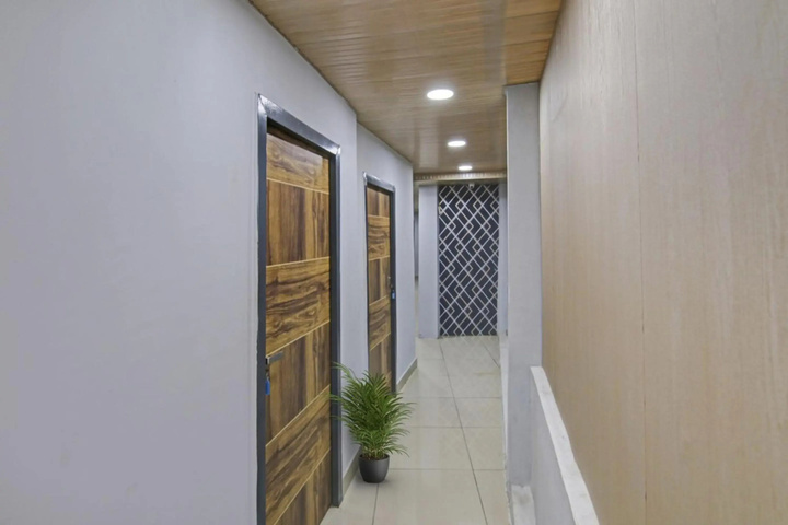Room 9 of 12
