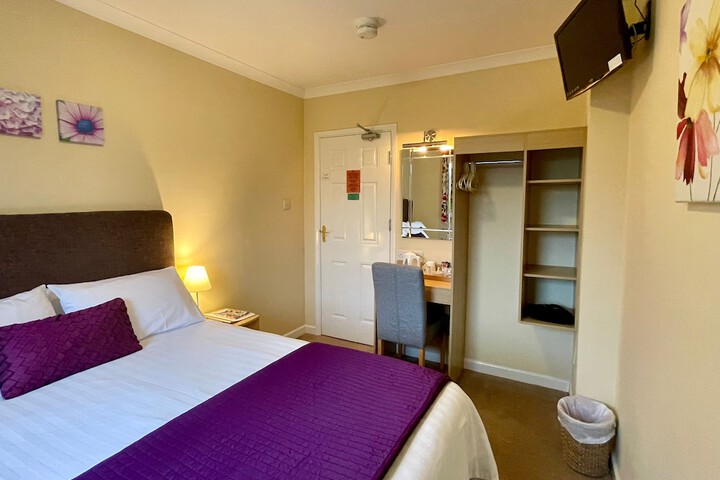Room 9 of 33